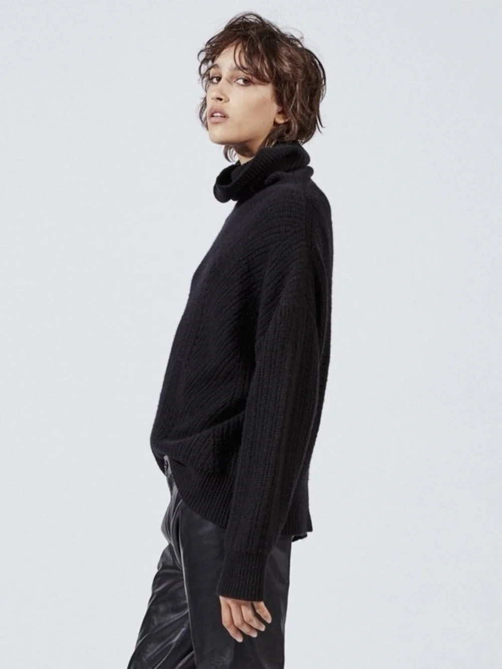 Nili Lotan Keirnan Cashmere Turtleneck - Picture 2 of 5